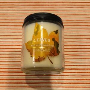 Bath & Body Works Leaves Scented Candle